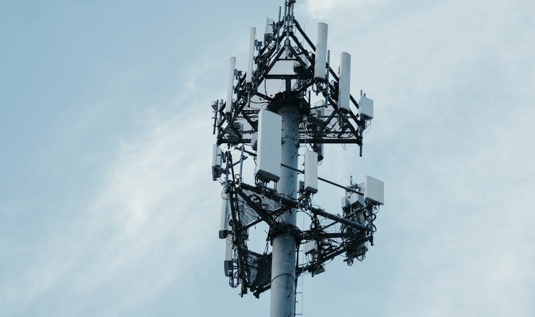 a tall antenna tower