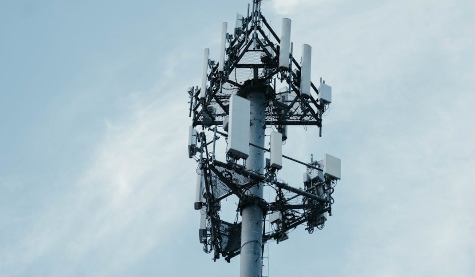 a tall antenna tower